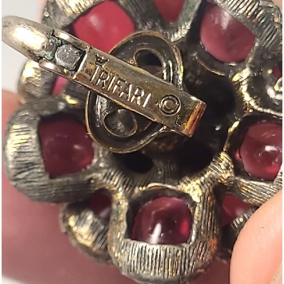 Crown Trifari Alfred Philippe ruby Cluster clip on Earrings Trifanium cabochon - Picture 6 of 8